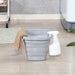 グレー